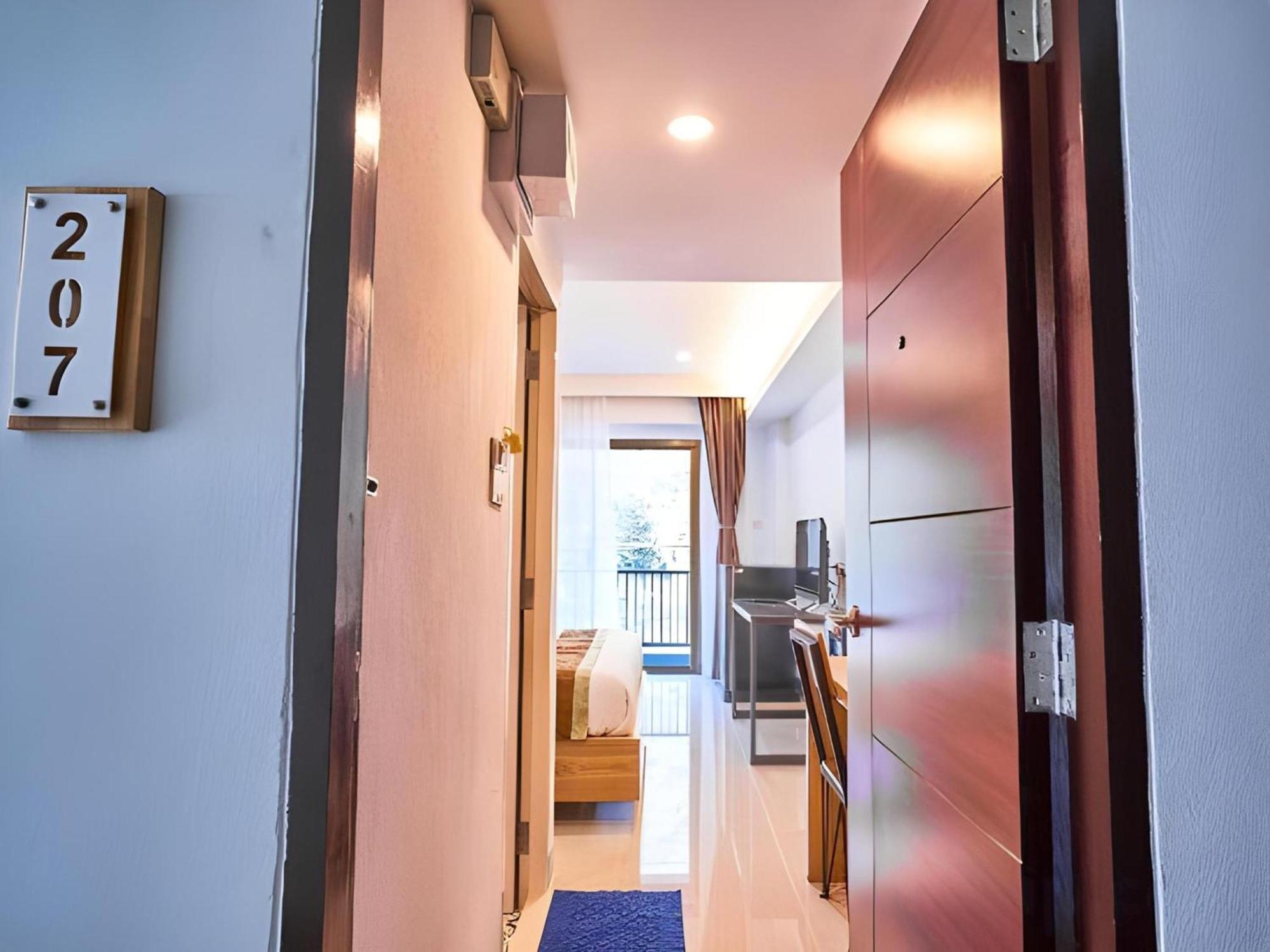 Lanna Soi7 Hotel