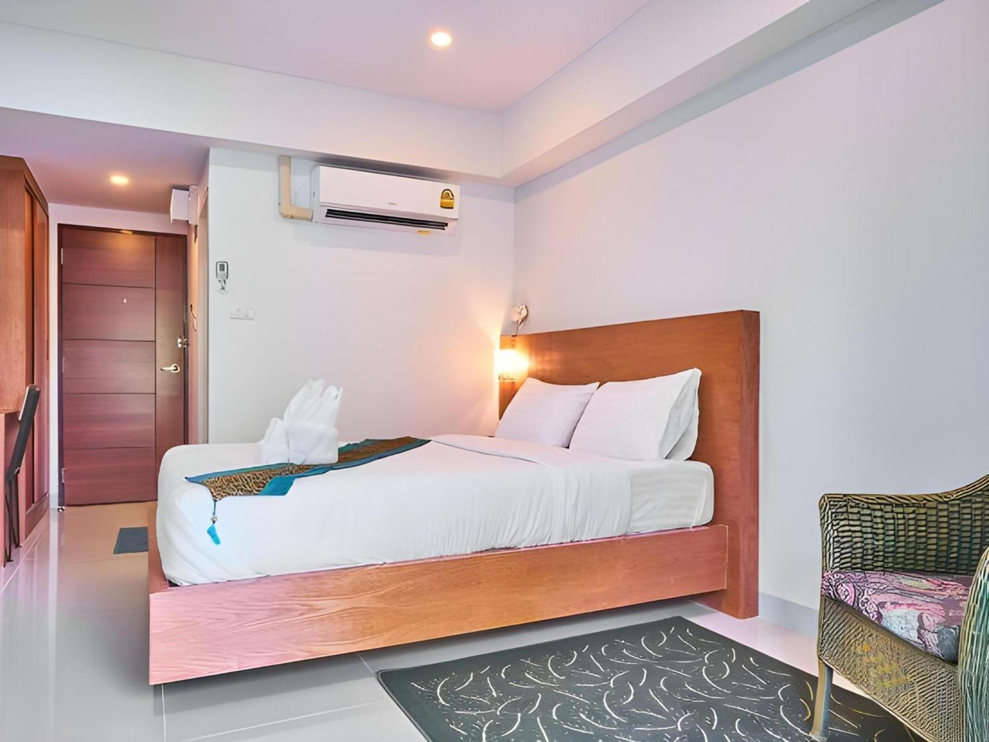 Lanna Soi7 Hotel