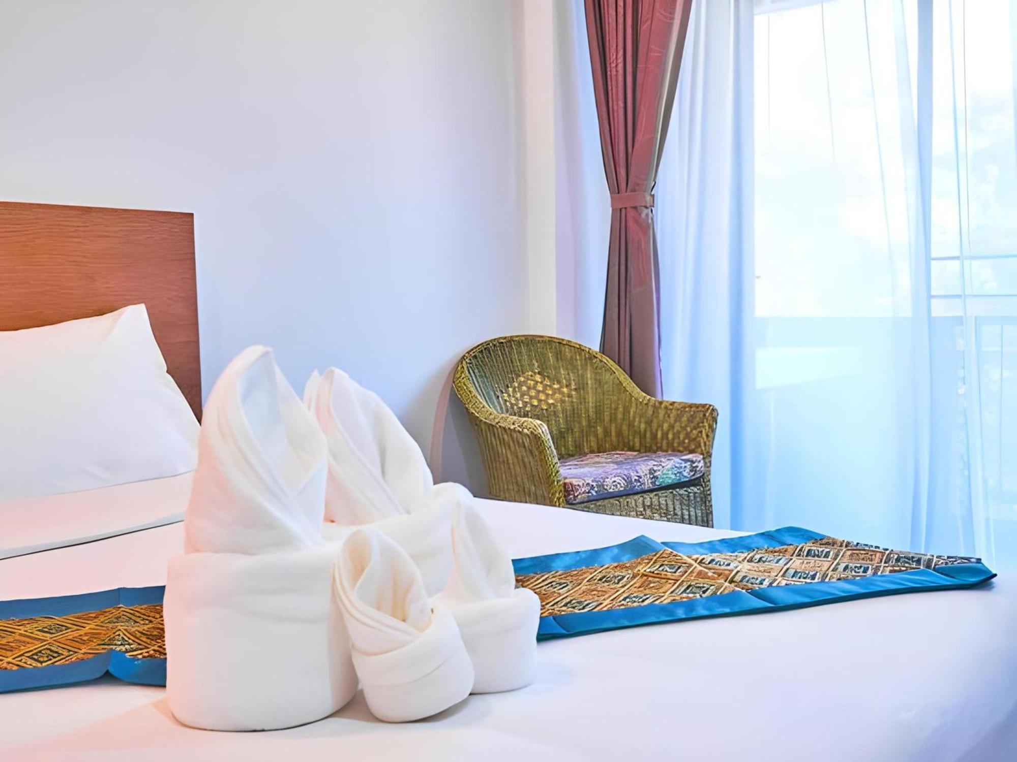 Lanna Soi7 Hotel
